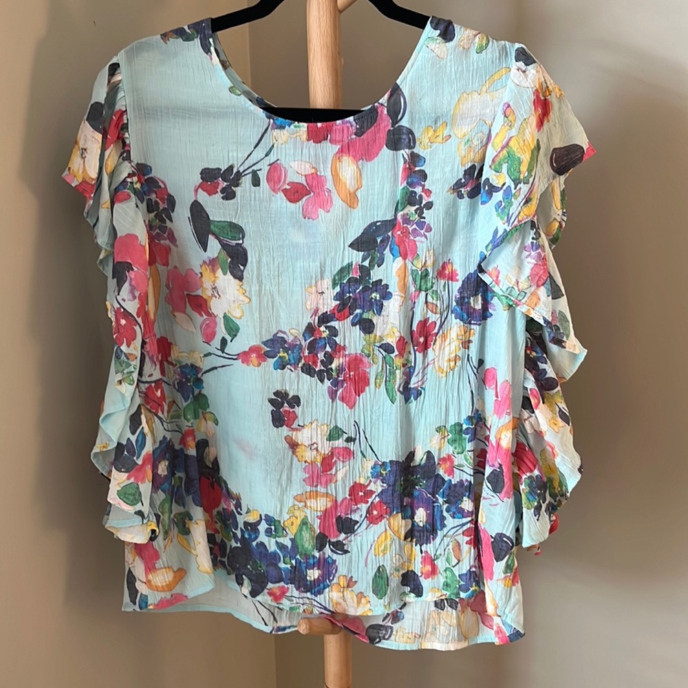 Floral flutter sleeve top
